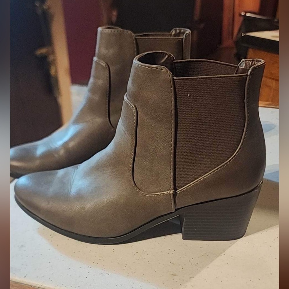 Maurices Women’s 7.5 Ankle Boot